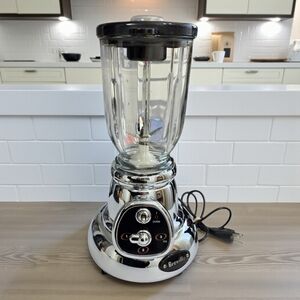 Breville CBL10XL retro-style chrome blender in excellent working condition.